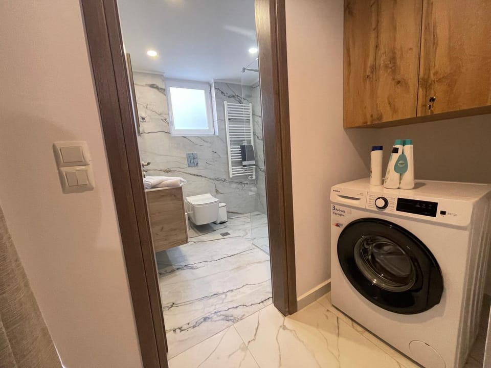 Bathroom, washing machine