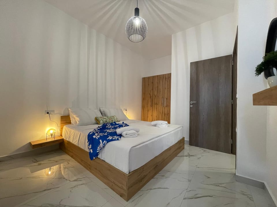 Bed, Photo of the whole room, Bedroom, towels, wardrobe