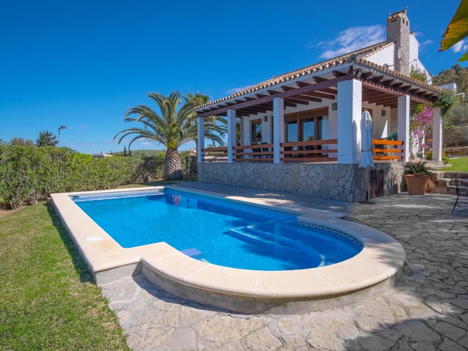 Property building, Day, Garden, Garden view, Pool view, Swimming pool, sunbed