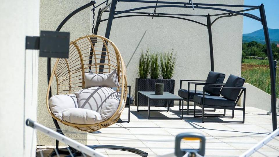 Patio, Spring, Day, Natural landscape, Seating area, Mountain view