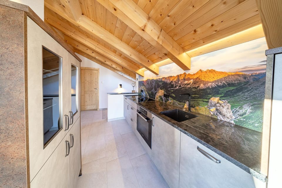 Kitchen or kitchenette, pet friendly, stove