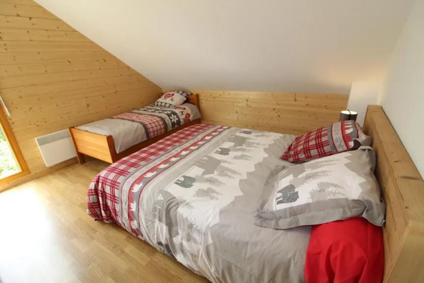 Chalet avec mezzanine 4 étoiles, Saint Mamet, jusqu'à 10 couchages, proche du lac de Gérardmer des commerces et des pistes de ski dans un quartier calme Villa in Gérardmer