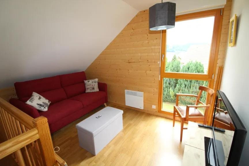 Chalet avec mezzanine 4 étoiles, Saint Mamet, jusqu'à 10 couchages, proche du lac de Gérardmer des commerces et des pistes de ski dans un quartier calme Villa in Gérardmer