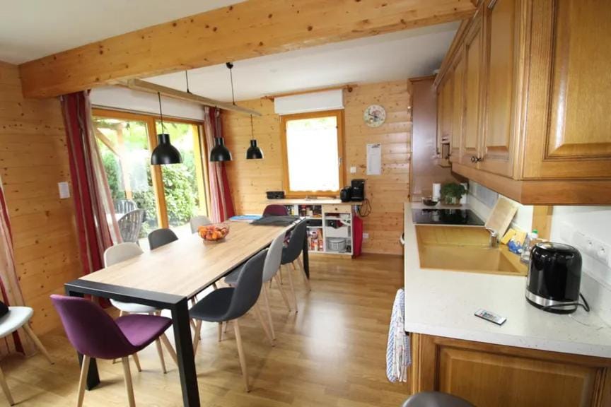 Chalet avec mezzanine 4 étoiles, Saint Mamet, jusqu'à 10 couchages, proche du lac de Gérardmer des commerces et des pistes de ski dans un quartier calme Villa in Gérardmer