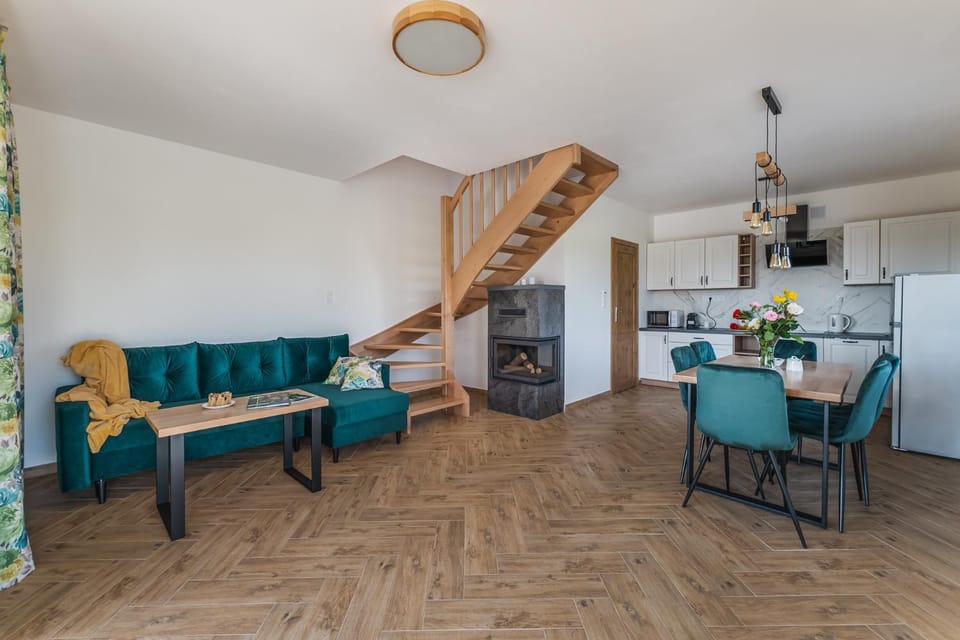 Kitchen or kitchenette, Living room, Seating area, Dining area, fireplace, stove