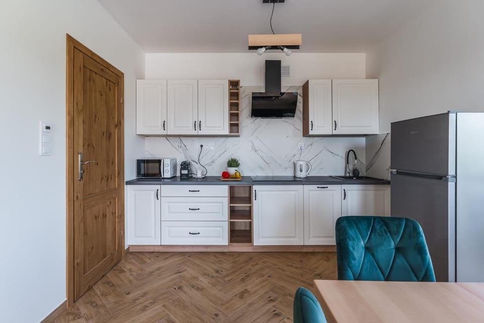 Kitchen or kitchenette, Dining area, dishwasher, oven, pet friendly, stove