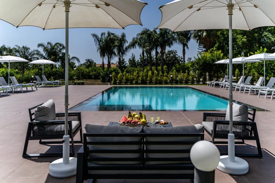 Patio, Day, Garden, Living room, Seating area, Garden view, Pool view, Swimming pool, sunbed