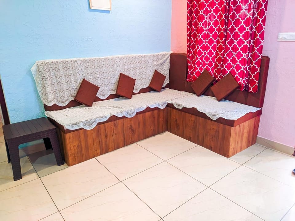 Living room, Photo of the whole room, Seating area