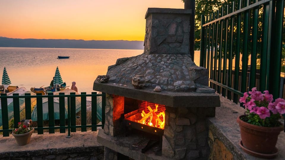 BBQ facilities, Lake view, Sunset, fireplace