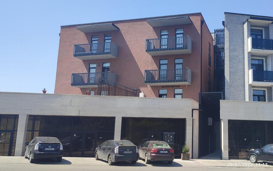 Facade/entrance, Location