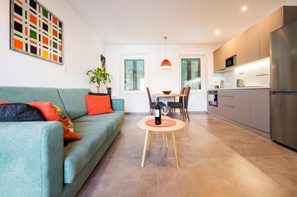 Kitchen or kitchenette, Living room