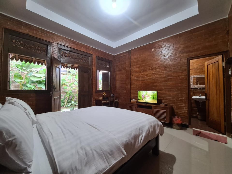 Bed, TV and multimedia, Photo of the whole room, Bedroom