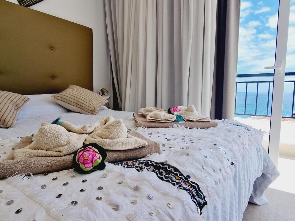 Rooftop Las Vistas, 2 bedrooms First Line House in Playa de las Americas
