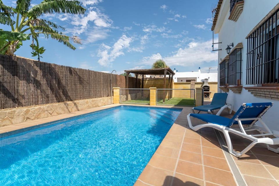 Balcony/Terrace, Pool view, Swimming pool, sunbed
