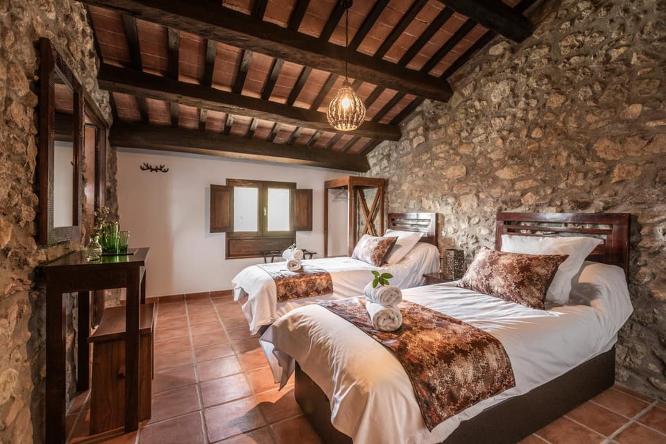 Bedroom, towels