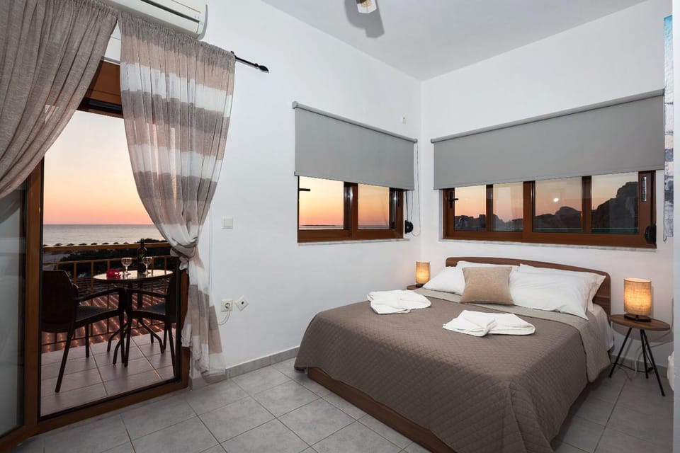 Bed, Balcony/Terrace, Photo of the whole room, Bedroom, Sea view