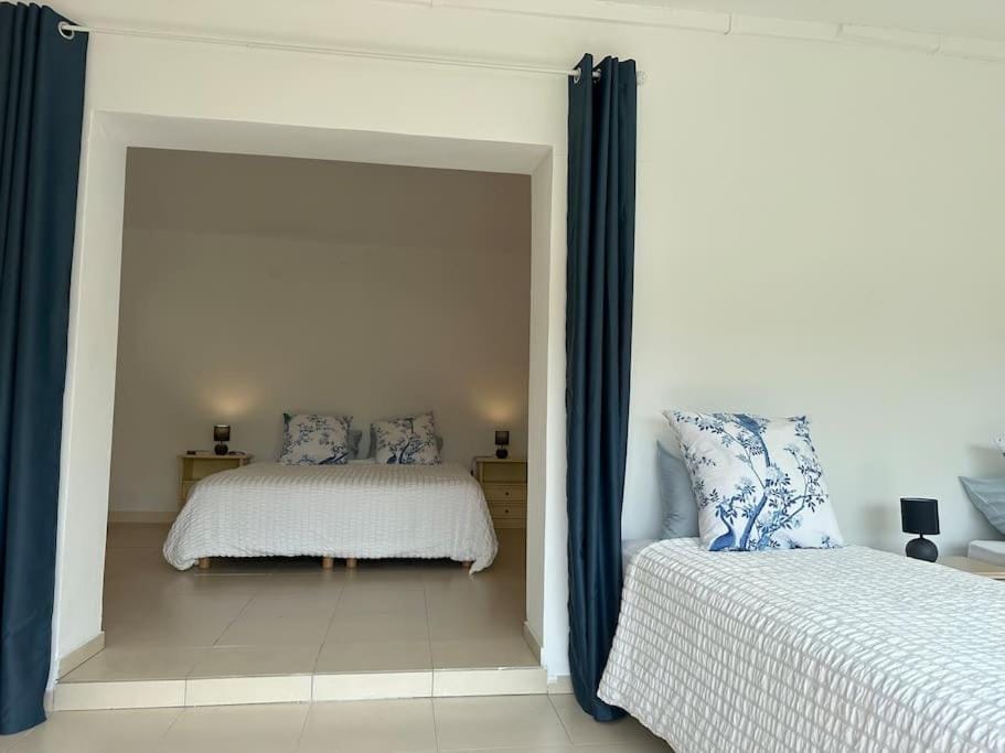 Bed, Photo of the whole room, Bedroom, cot