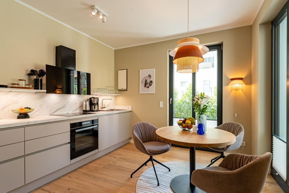 Kitchen or kitchenette, Seating area, Dining area