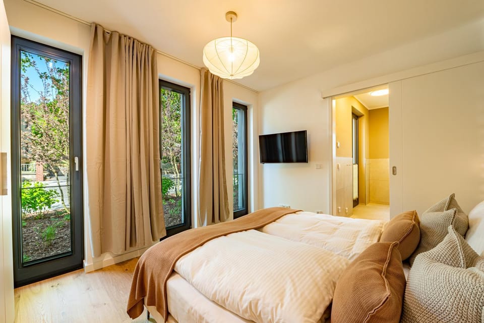 Bed, TV and multimedia, Photo of the whole room