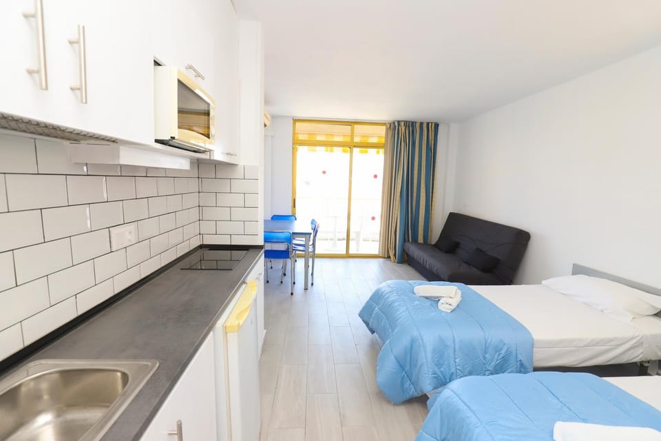 Bed, Kitchen or kitchenette, Living room, Dining area