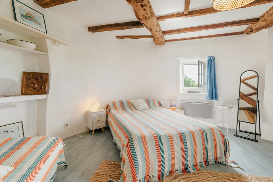 Property building, Living room, Bedroom