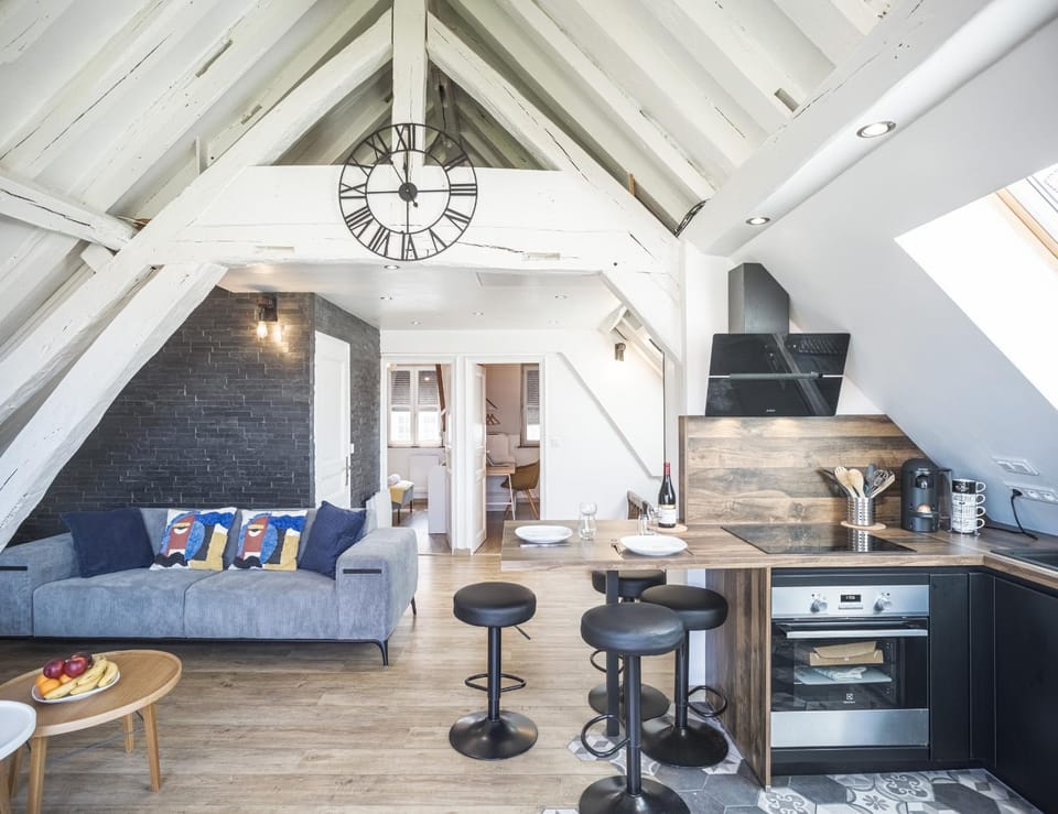 Kitchen or kitchenette, Living room, minibar, pet friendly, stove