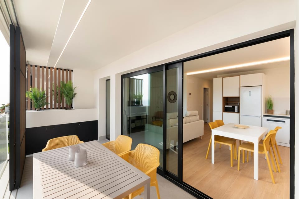 Balcony/Terrace, Kitchen or kitchenette, Dining area, stove