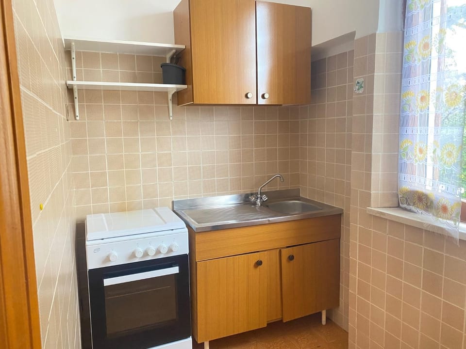 Kitchen or kitchenette, pet friendly, stove