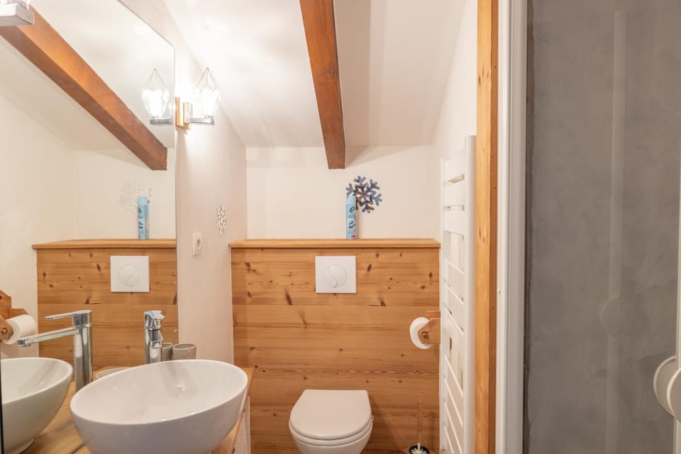 Bathroom, Living room