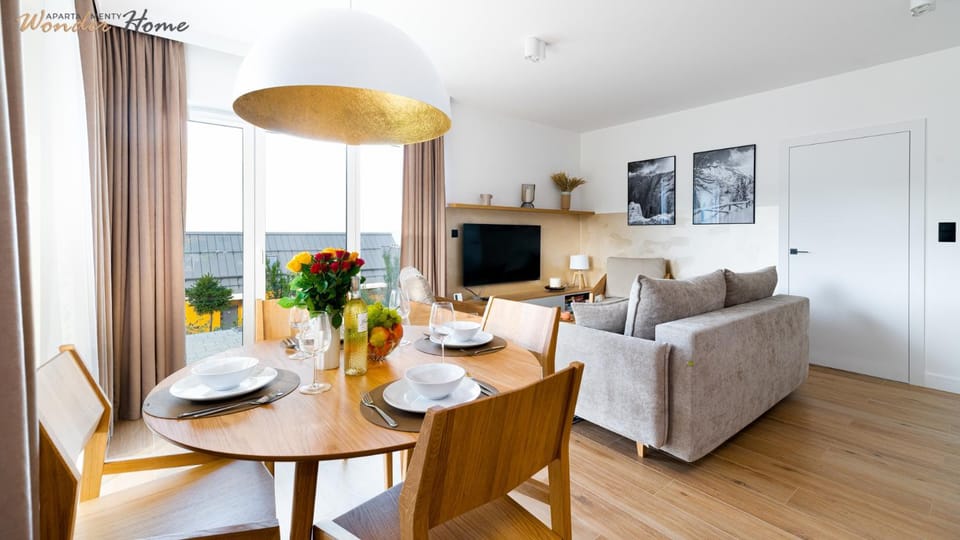 TV and multimedia, Living room, Seating area, Dining area