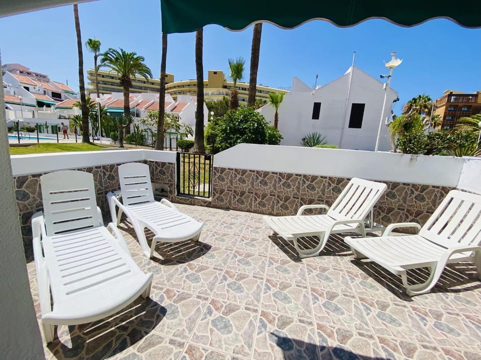 Property building, Balcony/Terrace, Balcony/Terrace, sunbed