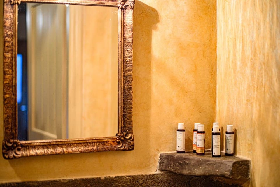 Bathroom, Internal: Not applicable to any particular room