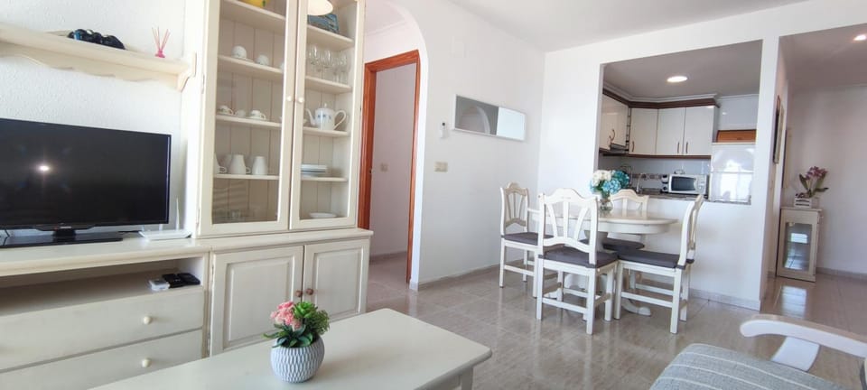 Communal lounge/ TV room, Living room, Dining area