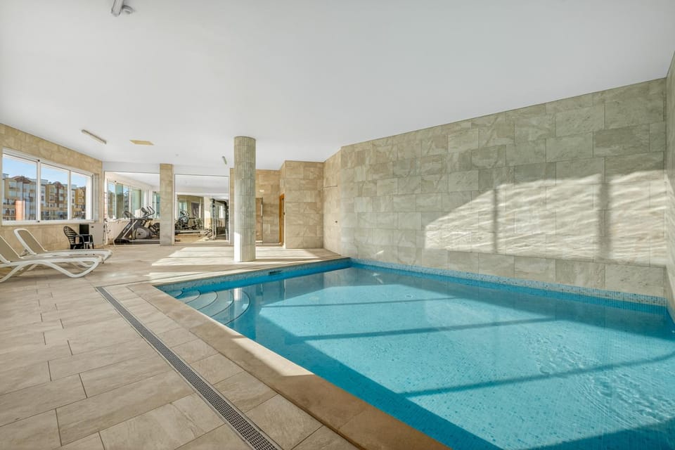 Pool view, Swimming pool, sunbed