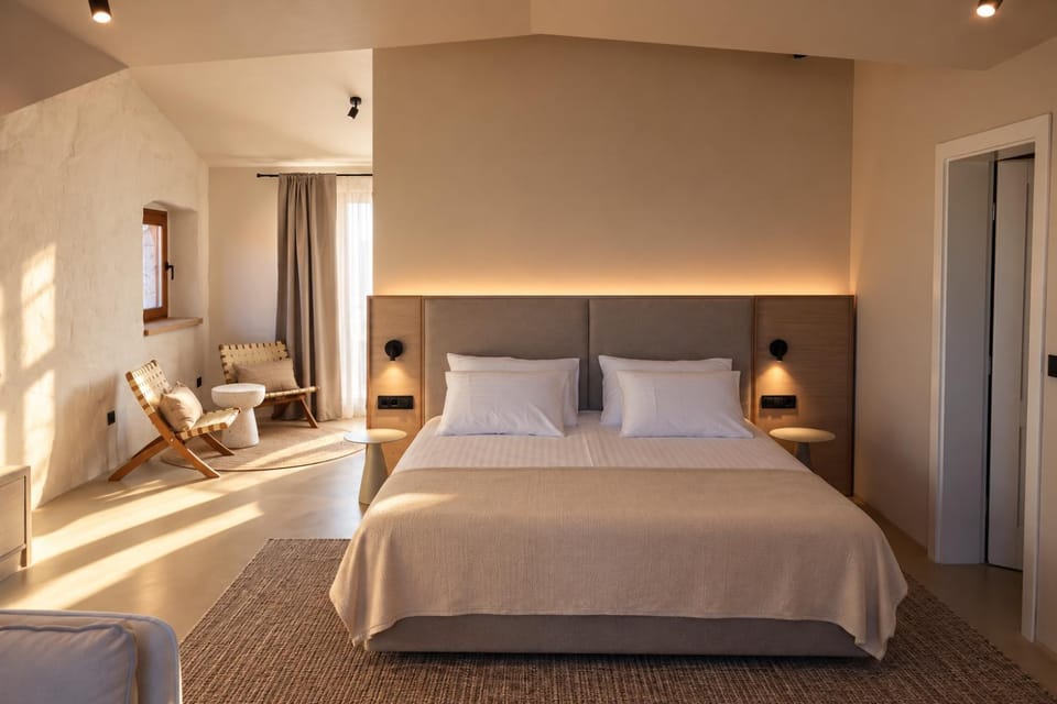 Bed, Living room, Bedroom