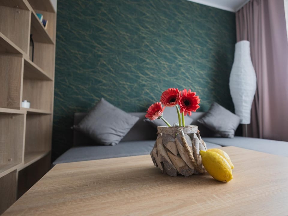 Photo of the whole room, Decorative detail