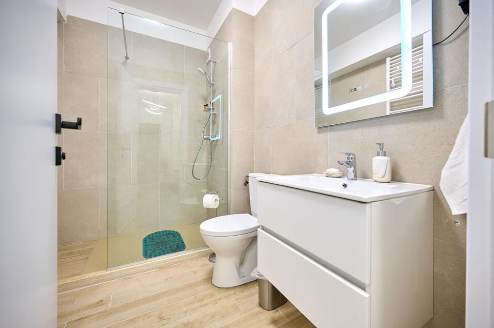 Shower, Toilet, Bathroom