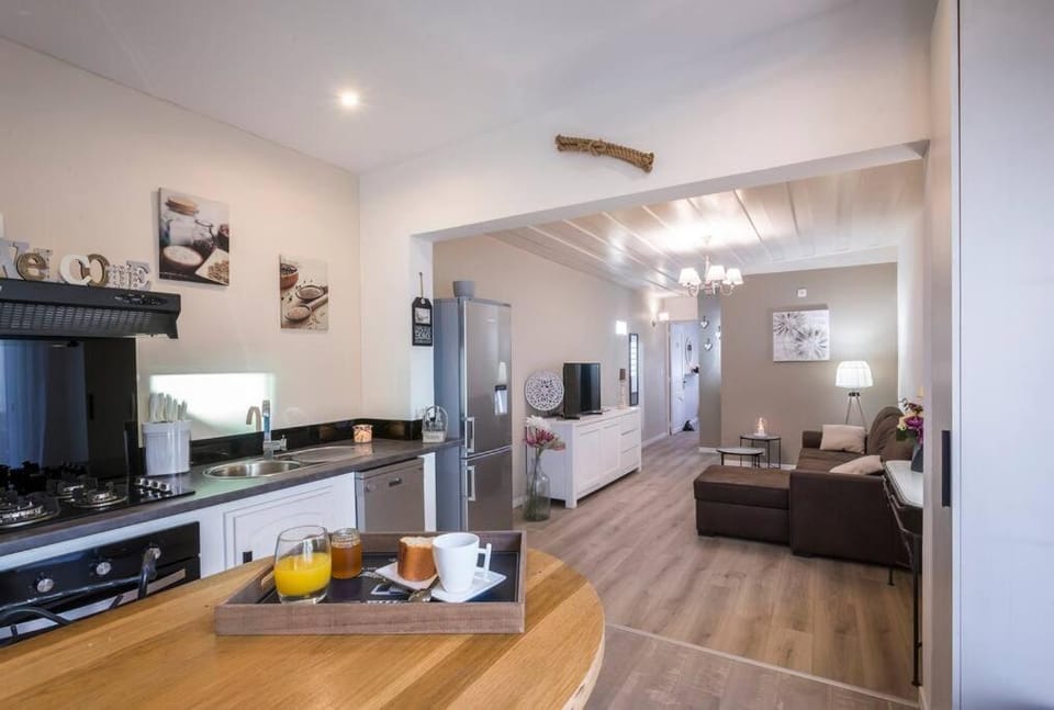 Tiny Badamier Blanc appartement 4 étoiles 2 à 4 personnes piscinelle chauffée Apartment in Saint-Paul