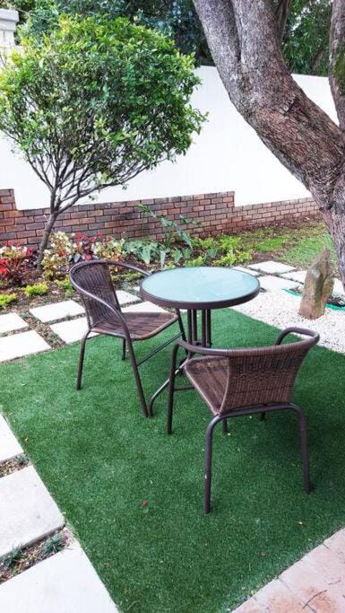 Modern, cozy private studio with garden, self check-in Apartment in Sandton