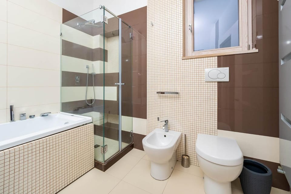 Shower, Toilet, Bathroom, Bath