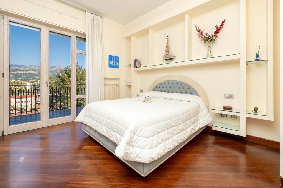 Bed, View (from property/room), Balcony/Terrace, Photo of the whole room, Bedroom