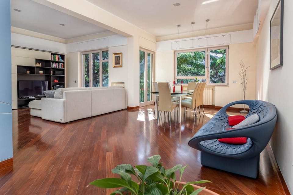 Library, Living room, Seating area