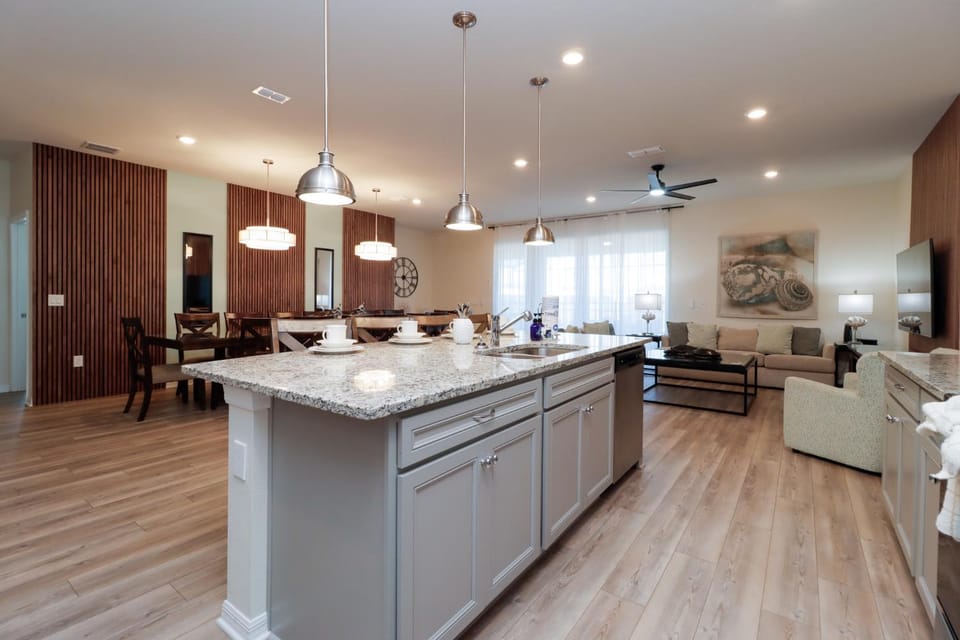 Kitchen or kitchenette, Living room, Seating area, Dining area