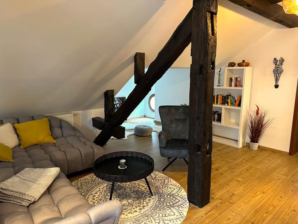 Game Room, Living room