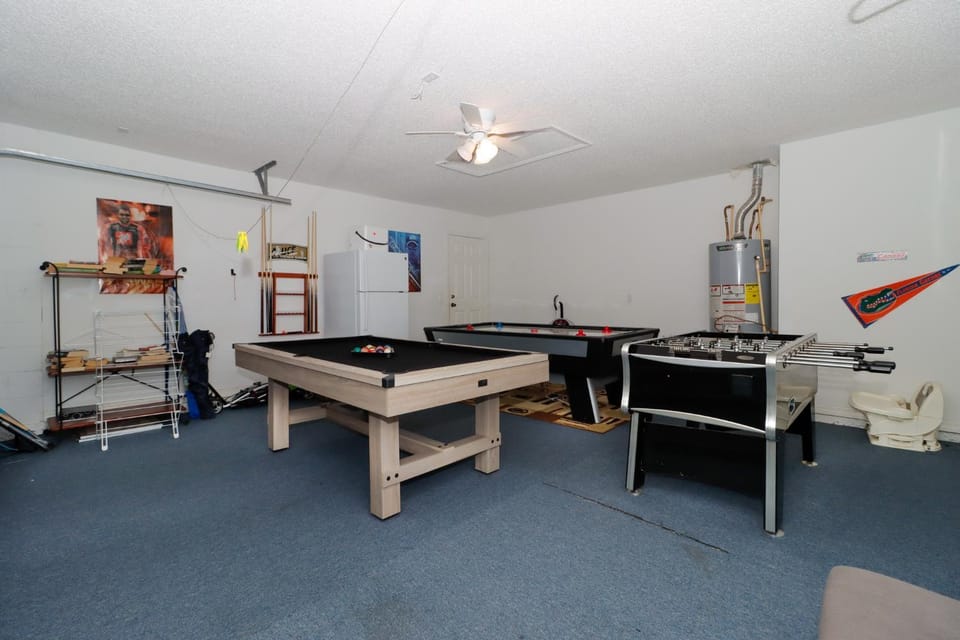 Billiard, Game Room