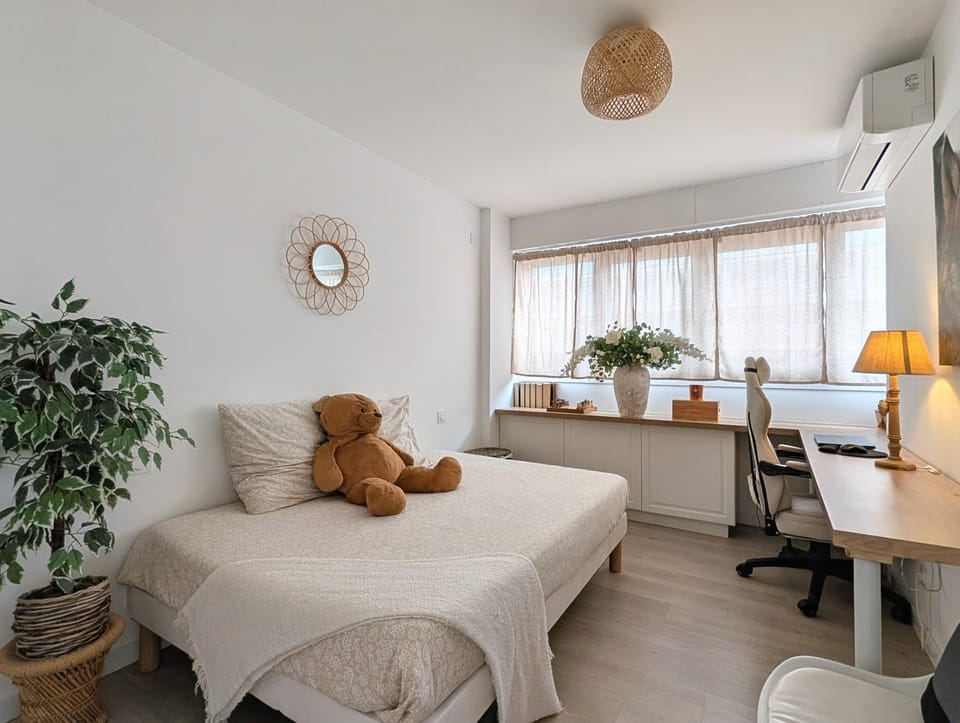 Seating area, Bedroom