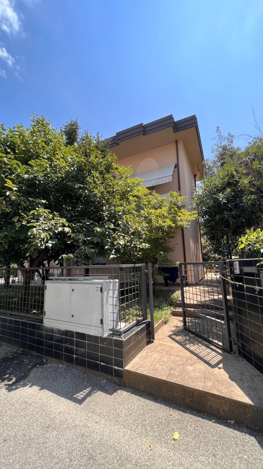 Property building, Day, Garden, Garden, Garden view