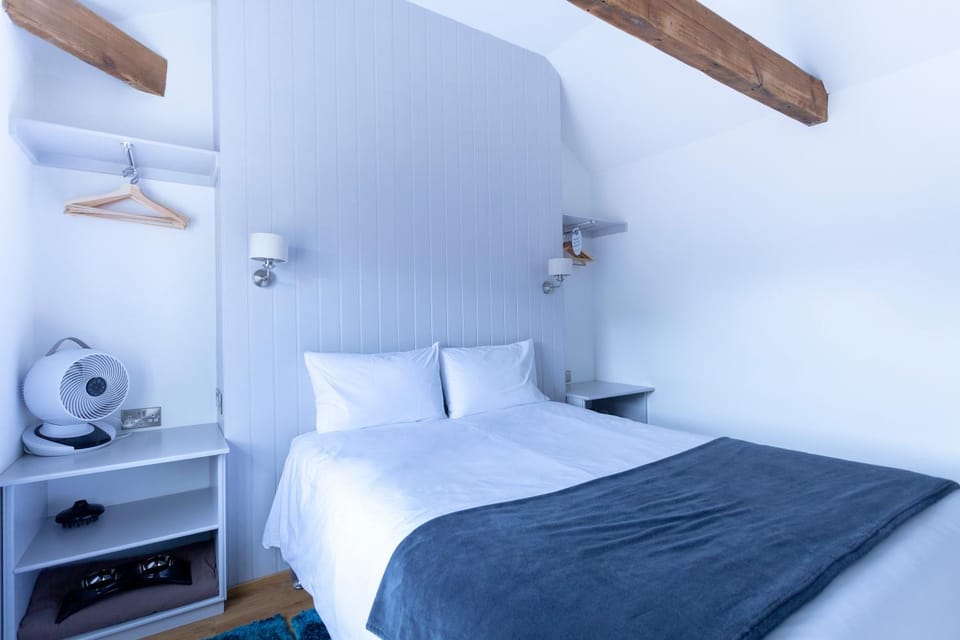 Apartment 6 at Number 8: City centre, 1 bedroom, sofa bed in lounge Apartment in Canterbury