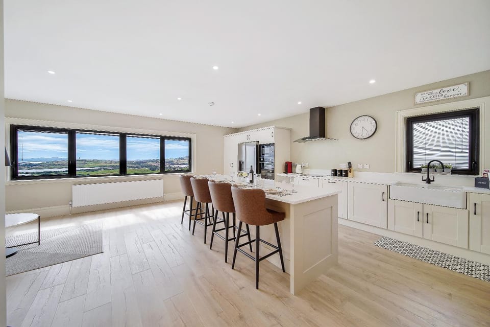 Seaview Lodge Apartment 'Sleeping 4 Guests' Apartment in County Donegal