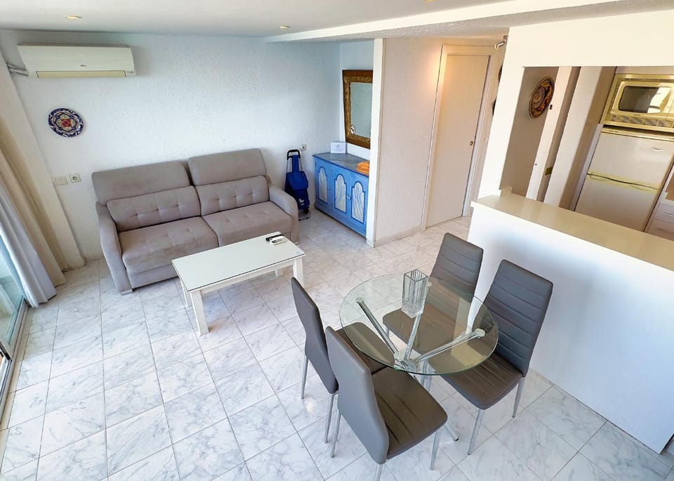 Living room, Dining area, air conditioner